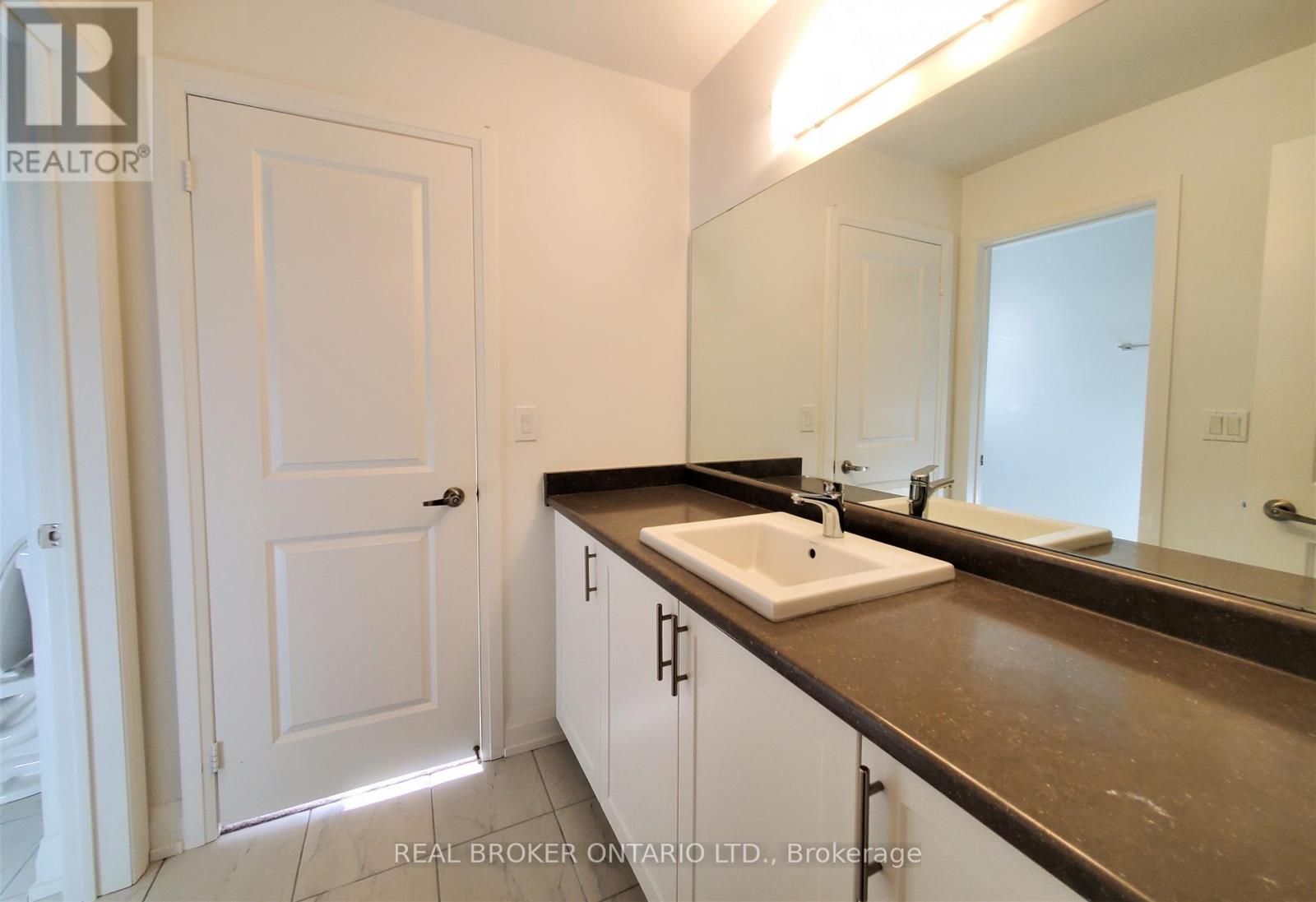 93 Dog Wood Boulevard, East Gwillimbury, Ontario  L9N 0S9 - Photo 12 - N12301538