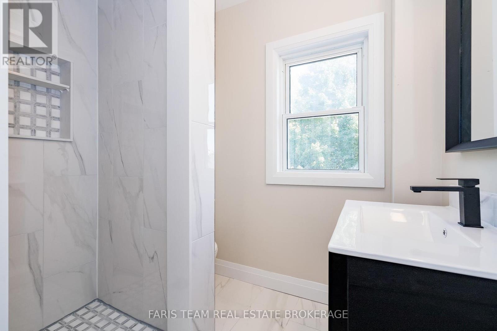 409 Queen Street, Midland, Ontario  L4R 3H9 - Photo 22 - S12442249