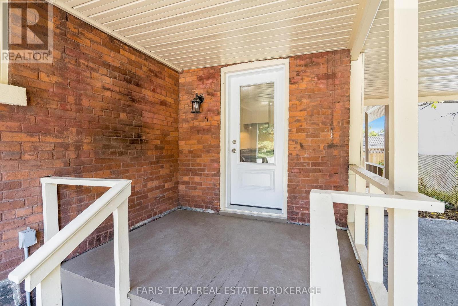 409 Queen Street, Midland, Ontario  L4R 3H9 - Photo 3 - S12442249