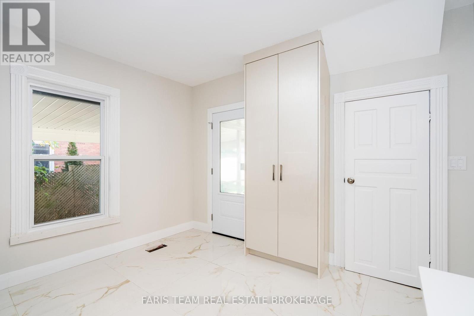 409 Queen Street, Midland, Ontario  L4R 3H9 - Photo 6 - S12442249