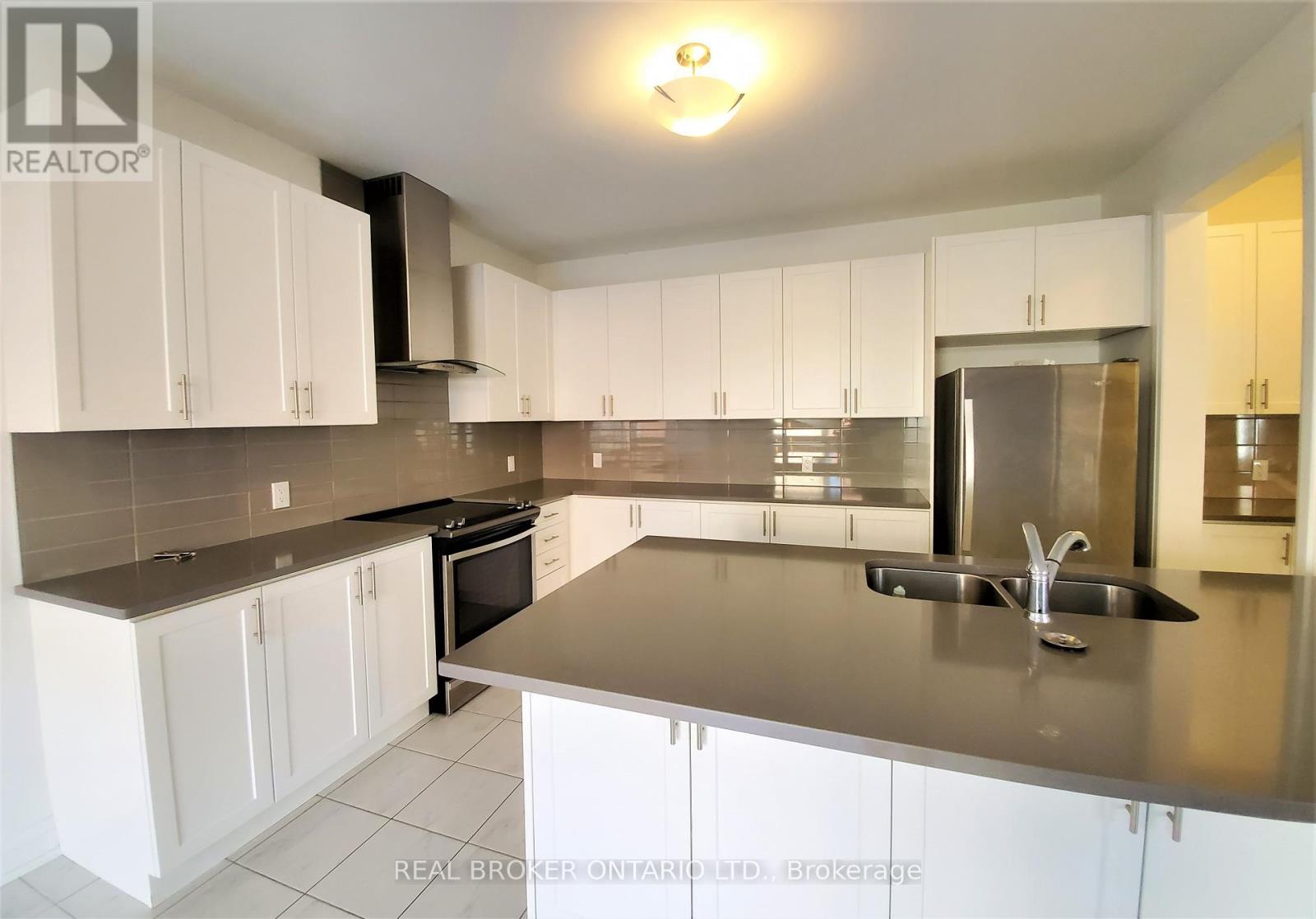 93 Dog Wood Boulevard, East Gwillimbury, Ontario  L9N 0S9 - Photo 2 - N12301538