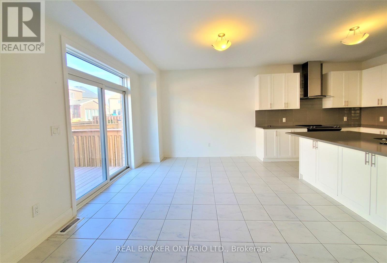 93 Dog Wood Boulevard, East Gwillimbury, Ontario  L9N 0S9 - Photo 3 - N12301538