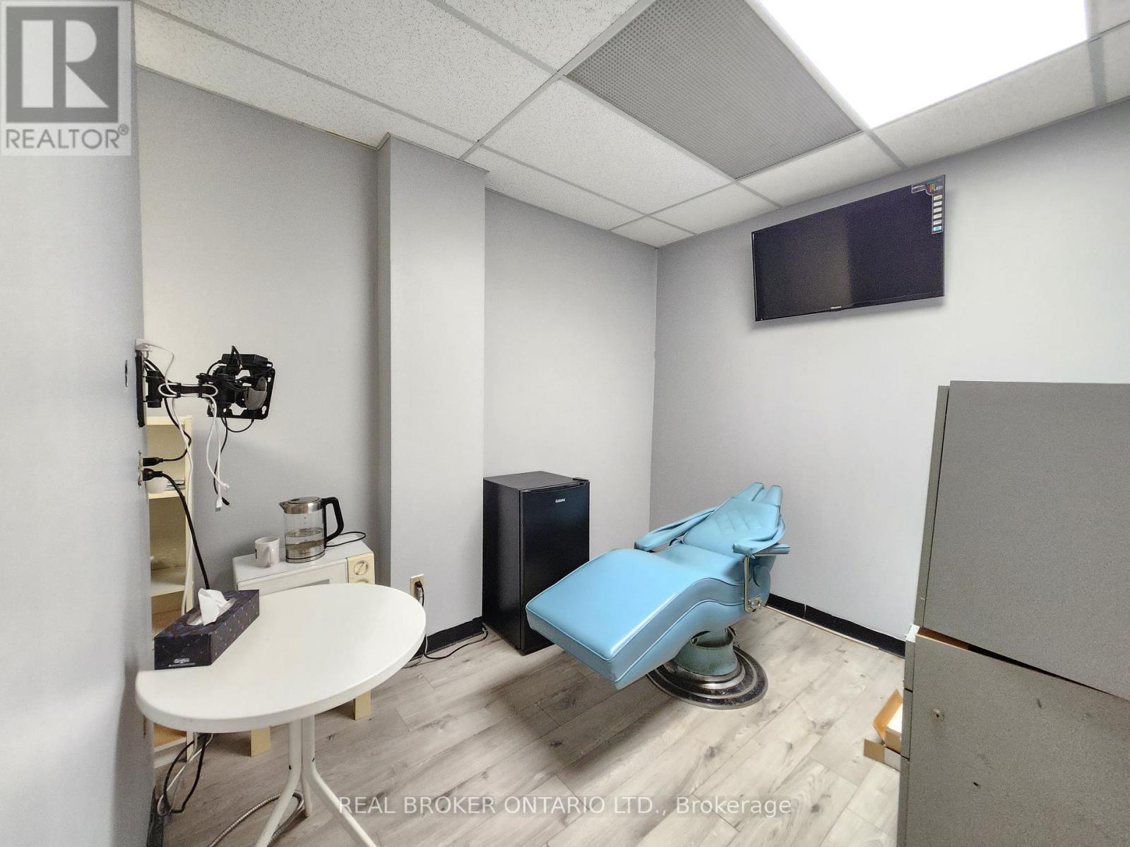 5130 Dundas Street W, Toronto, Ontario  M9A 1C2 - Photo 10 - W12294621