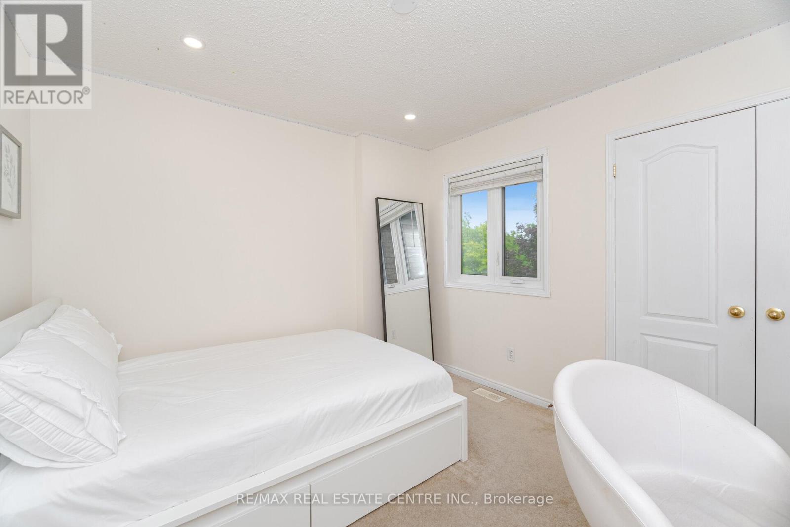 2931 Gardenview Crescent, Mississauga, Ontario  L5M 5T3 - Photo 27 - W12381796