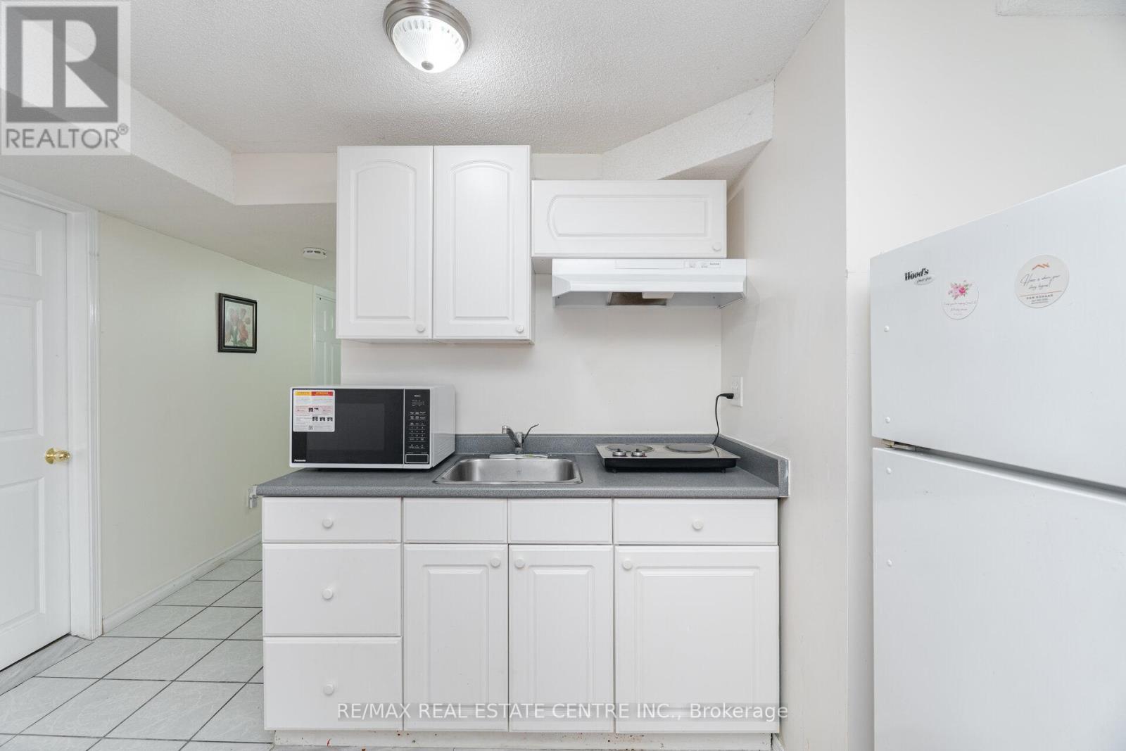 2931 Gardenview Crescent, Mississauga, Ontario  L5M 5T3 - Photo 33 - W12381796