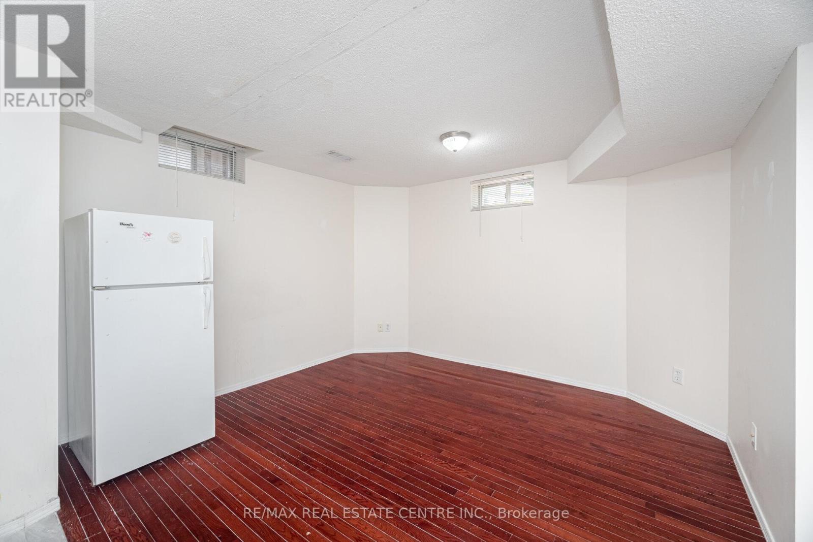 2931 Gardenview Crescent, Mississauga, Ontario  L5M 5T3 - Photo 32 - W12381796