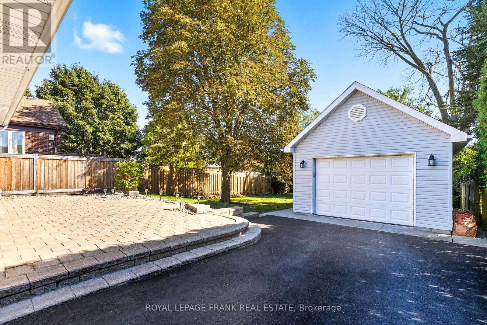 131 Jones Avenue, Oshawa, Ontario  L1G 3A3 - Photo 4 - E12442241