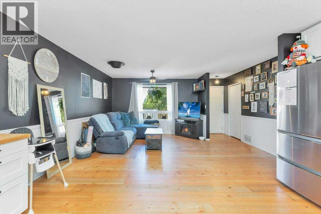 101 Lakeview Avenue, Gull Lake, Alberta  T4L 2N1 - Photo 5 - A2252686