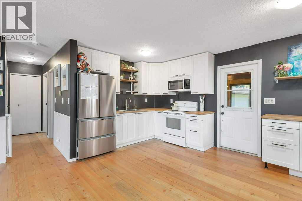 101 Lakeview Avenue, Gull Lake, Alberta  T4L 2N1 - Photo 6 - A2252686