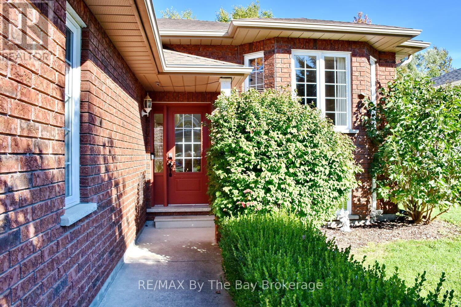 60 Caribou Trail, Wasaga Beach, Ontario  L9Z 1H4 - Photo 2 - S12442297
