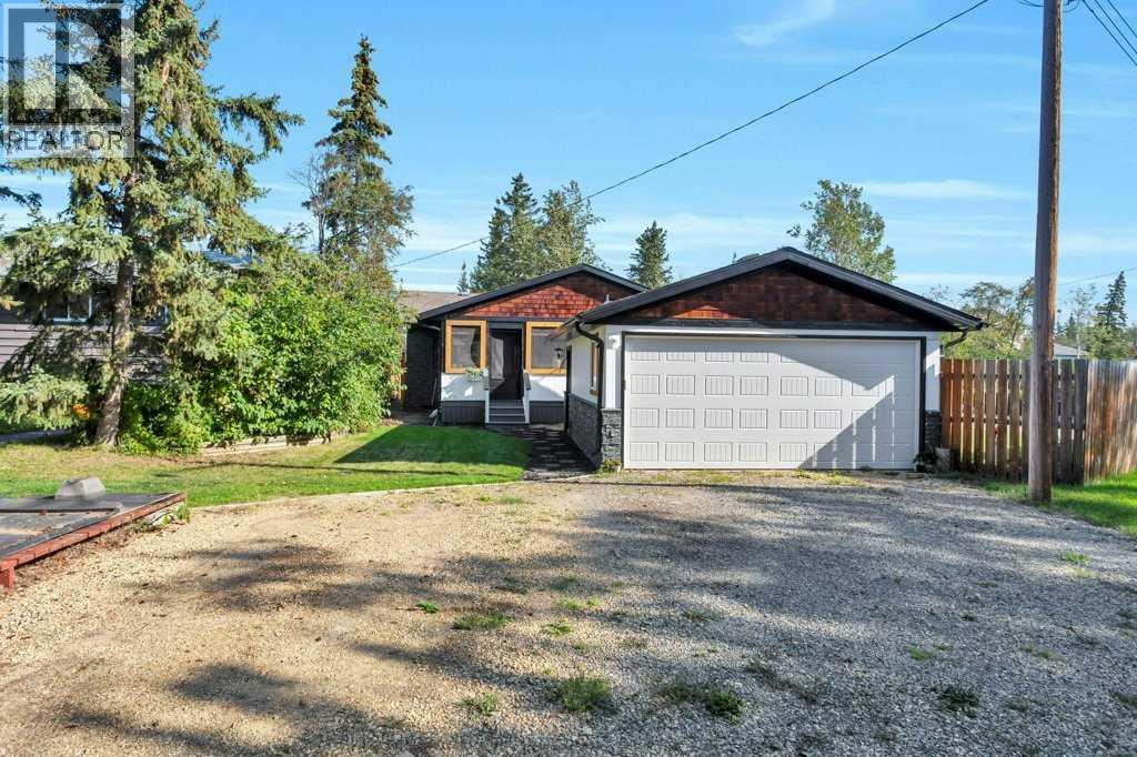 101 Lakeview Avenue, Gull Lake, Alberta  T4L 2N1 - Photo 2 - A2252686