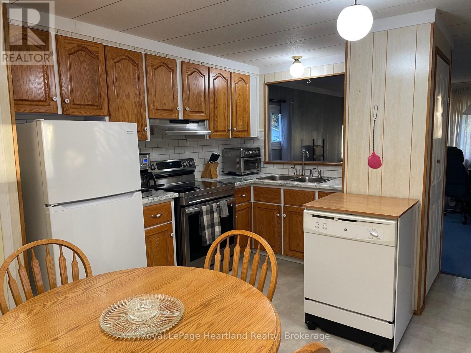 36 Sutton Drive, Ashfield-Colborne-Wawanosh, Ontario  N7A 3Y3 - Photo 4 - X11896559