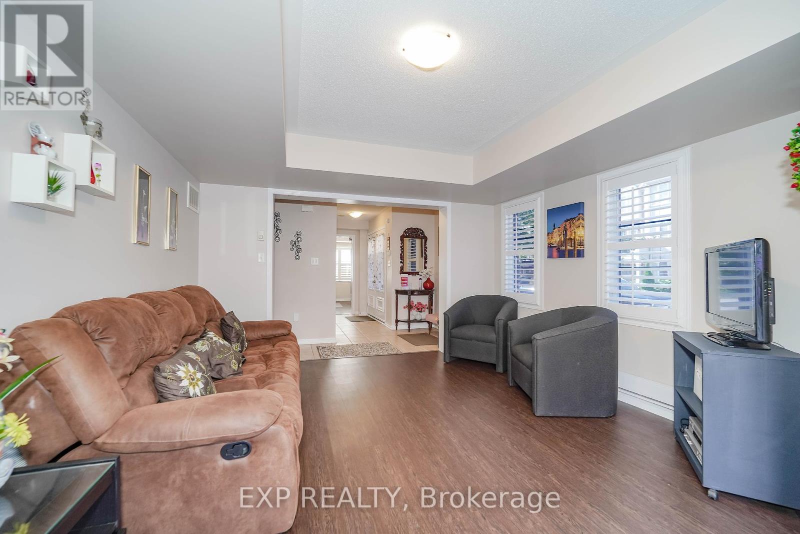60 Deans Drive, Toronto (Clairlea-Birchmount), Ontario  M1L 0C1 - Photo 5 - E12441491