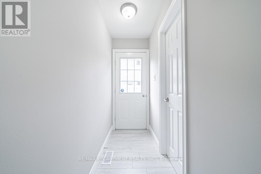 12 Quinlan Court, Hamilton, Ontario  L8W 1K1 - Photo 30 - X12429141
