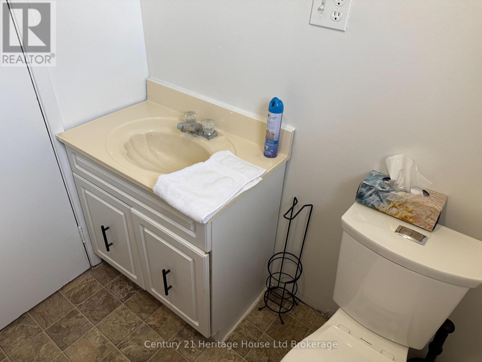 64 Frederick Street, Woodstock, Ontario  N4S 7W1 - Photo 8 - X12388208