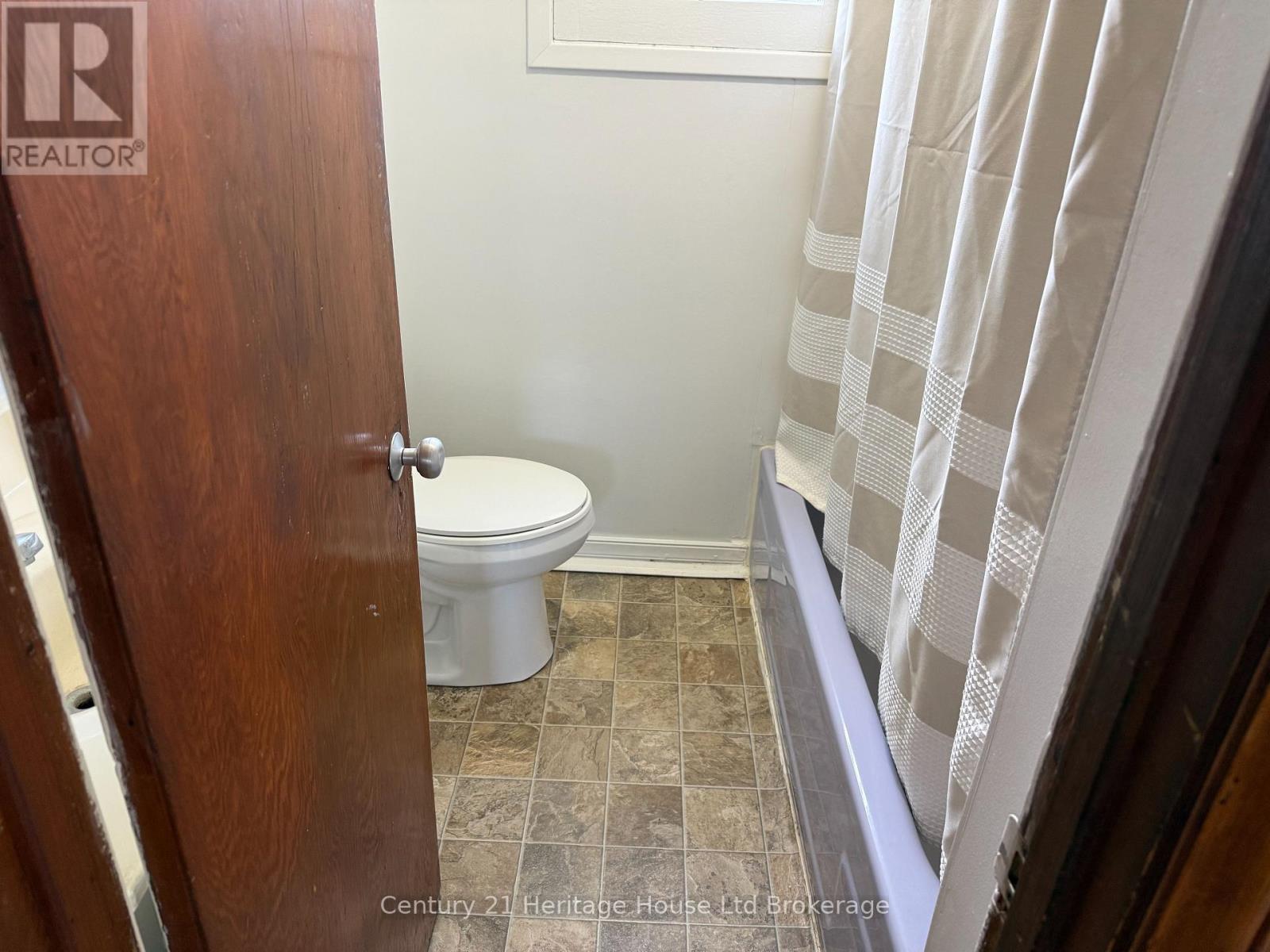 64 Frederick Street, Woodstock, Ontario  N4S 7W1 - Photo 7 - X12388208