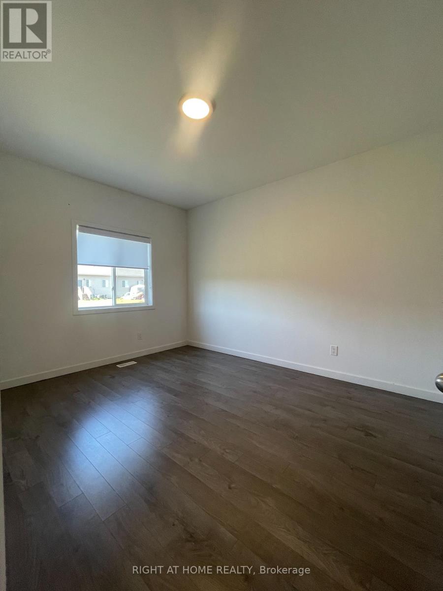 400 Alberta Street, Welland (Lincoln/crowland), Ontario  L3B 0K5 - Photo 16 - X12442180