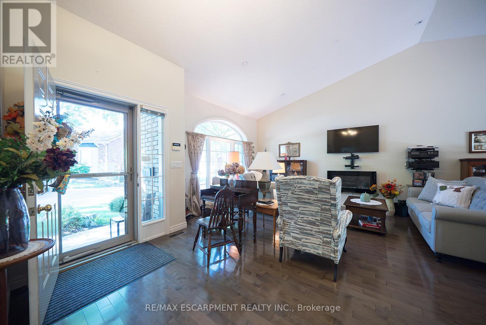 8 - 24 Hardy Road, Brantford, Ontario  N3T 5K6 - Photo 4 - X12442223