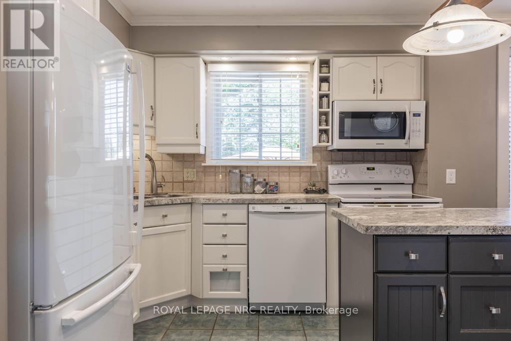 4510 Mitchell Avenue, Niagara Falls (Morrison), Ontario  L2E 6R7 - Photo 9 - X12442231