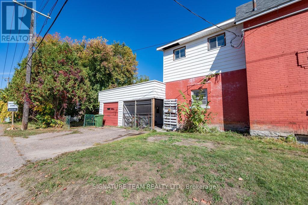 201 Welland Street, Pembroke, Ontario  K8A 5Y2 - Photo 2 - X12442274