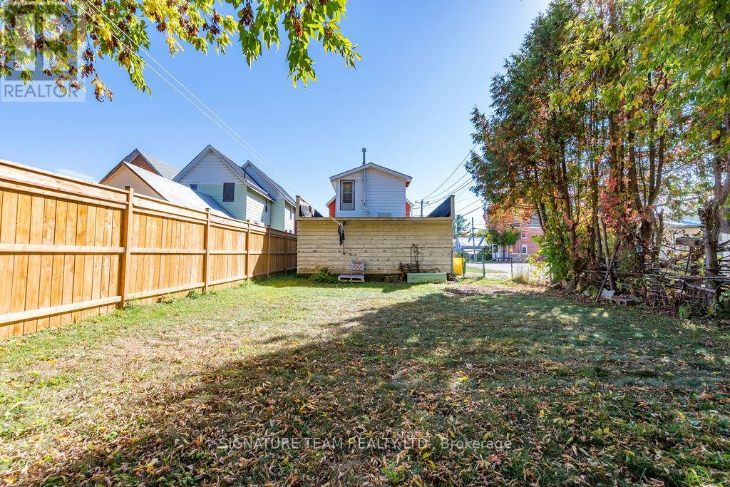 201 Welland Street, Pembroke, Ontario  K8A 5Y2 - Photo 5 - X12442274