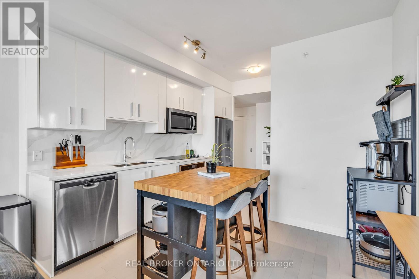 802 - 805 Carling Avenue, Ottawa, Ontario  K1S 5W9 - Photo 5 - X12442298