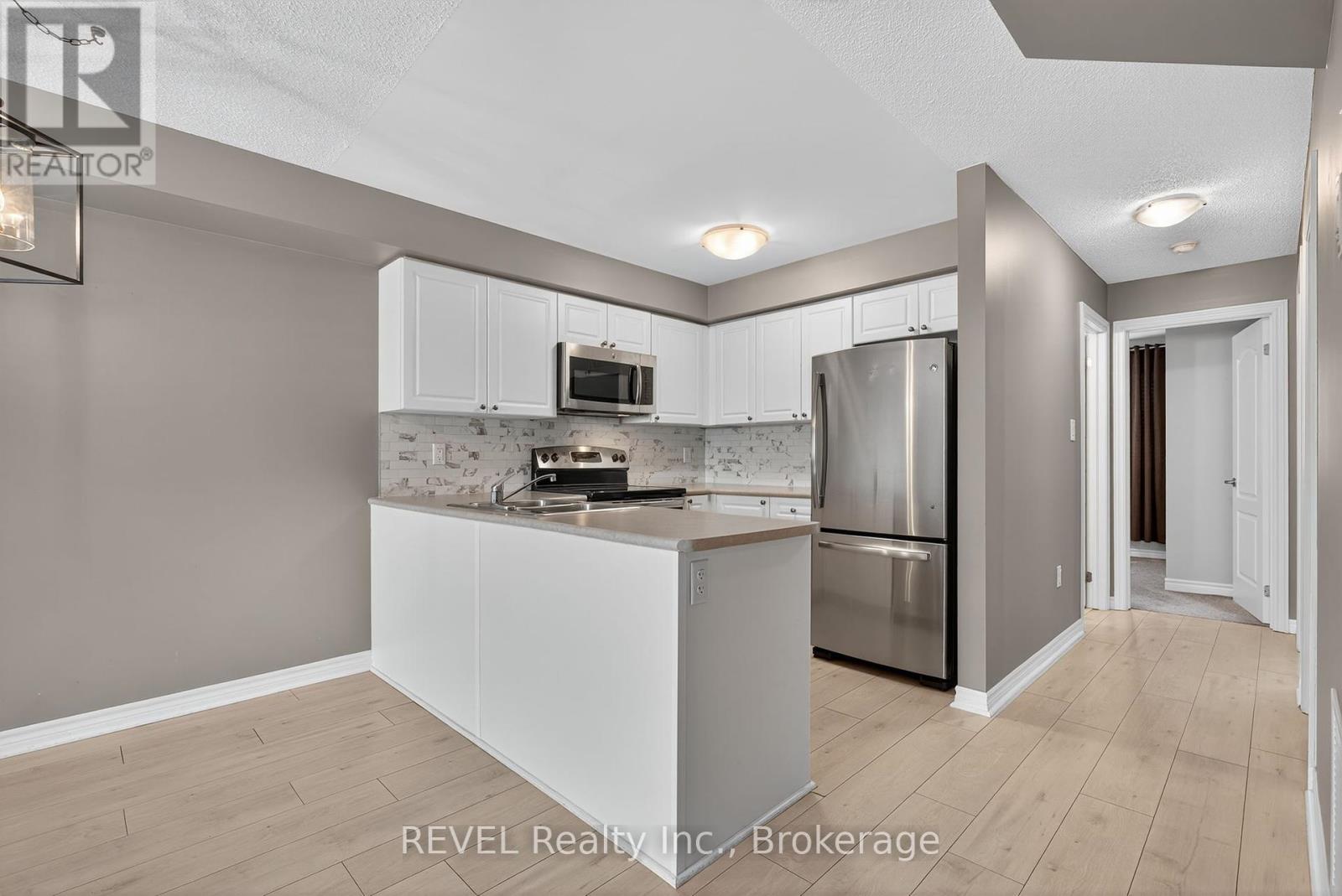 11 - 53 Ferndale Drive S, Barrie (Ardagh), Ontario  L4N 5W9 - Photo 4 - S12442308