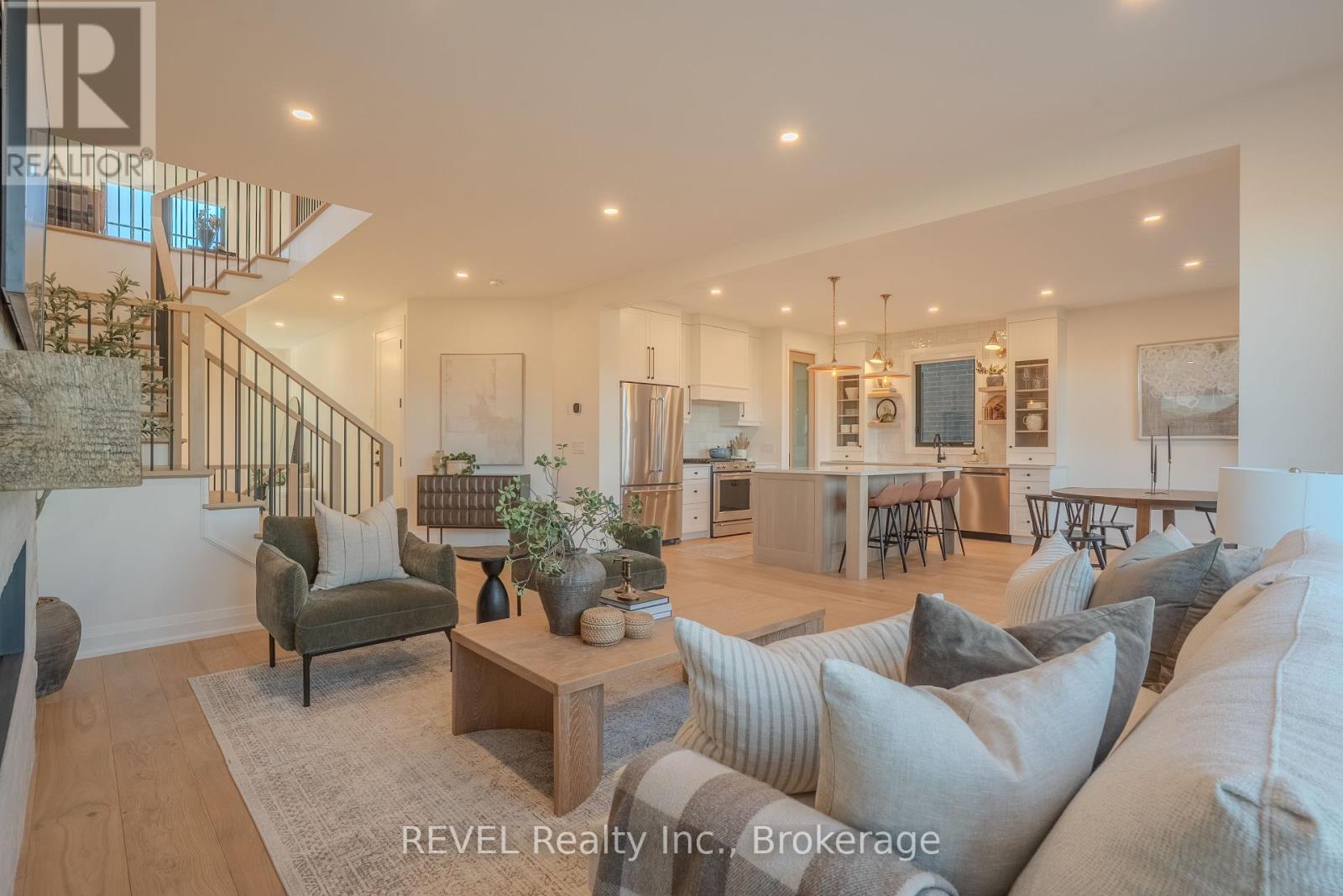 21 Arsenault Crescent, Pelham (Fonthill), Ontario  L0S 1E1 - Photo 11 - X12442291