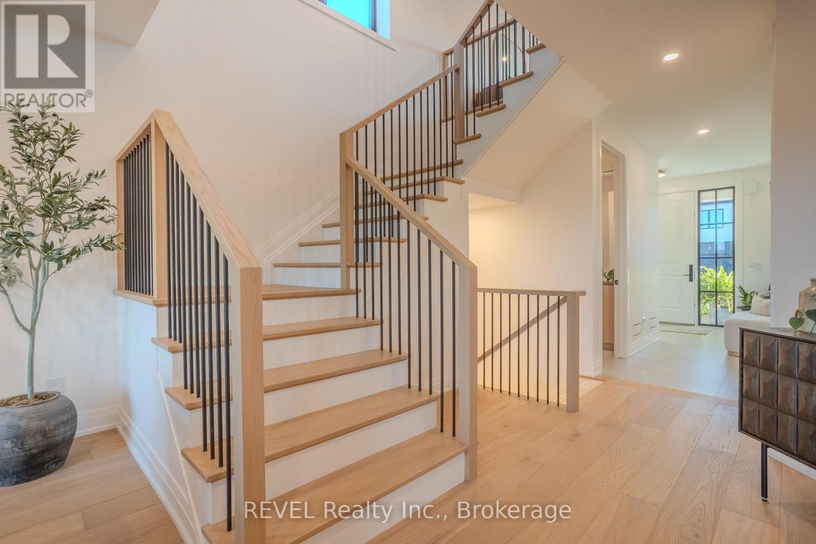 21 Arsenault Crescent, Pelham (Fonthill), Ontario  L0S 1E1 - Photo 18 - X12442291