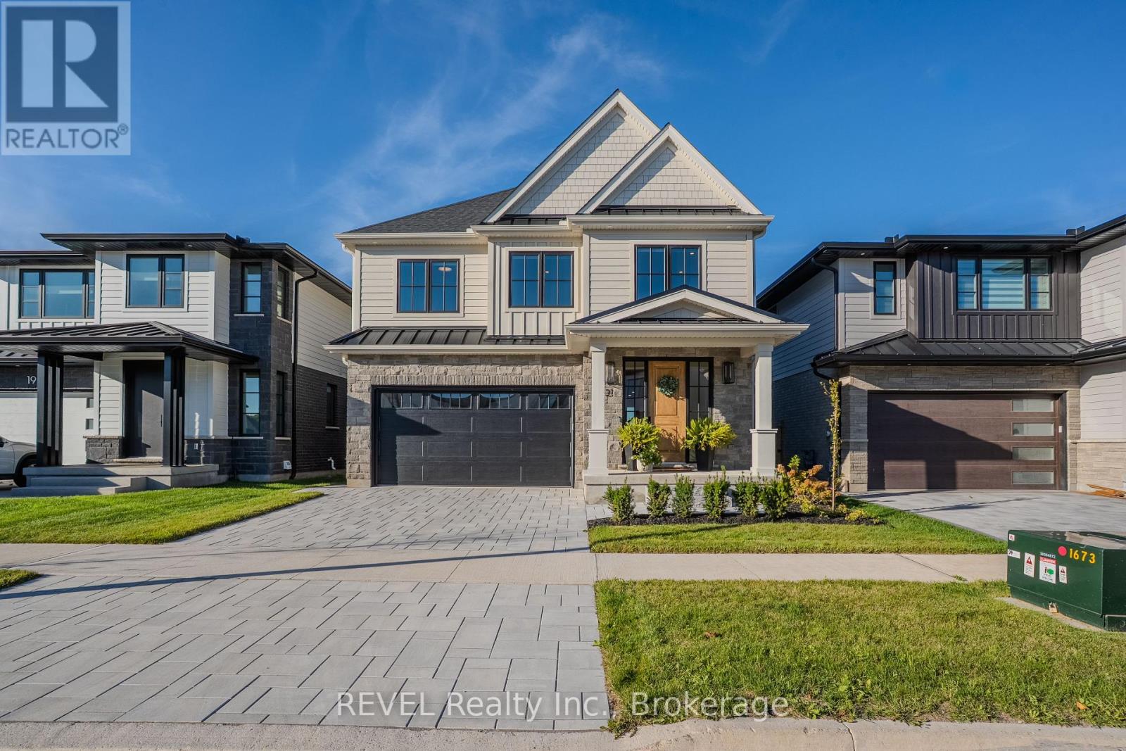 21 Arsenault Crescent, Pelham (Fonthill), Ontario  L0S 1E1 - Photo 2 - X12442291