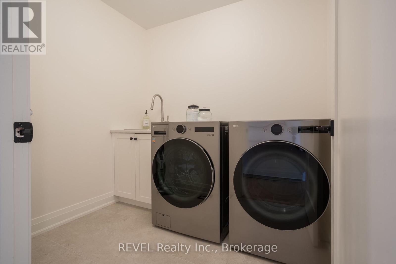 21 Arsenault Crescent, Pelham (Fonthill), Ontario  L0S 1E1 - Photo 23 - X12442291