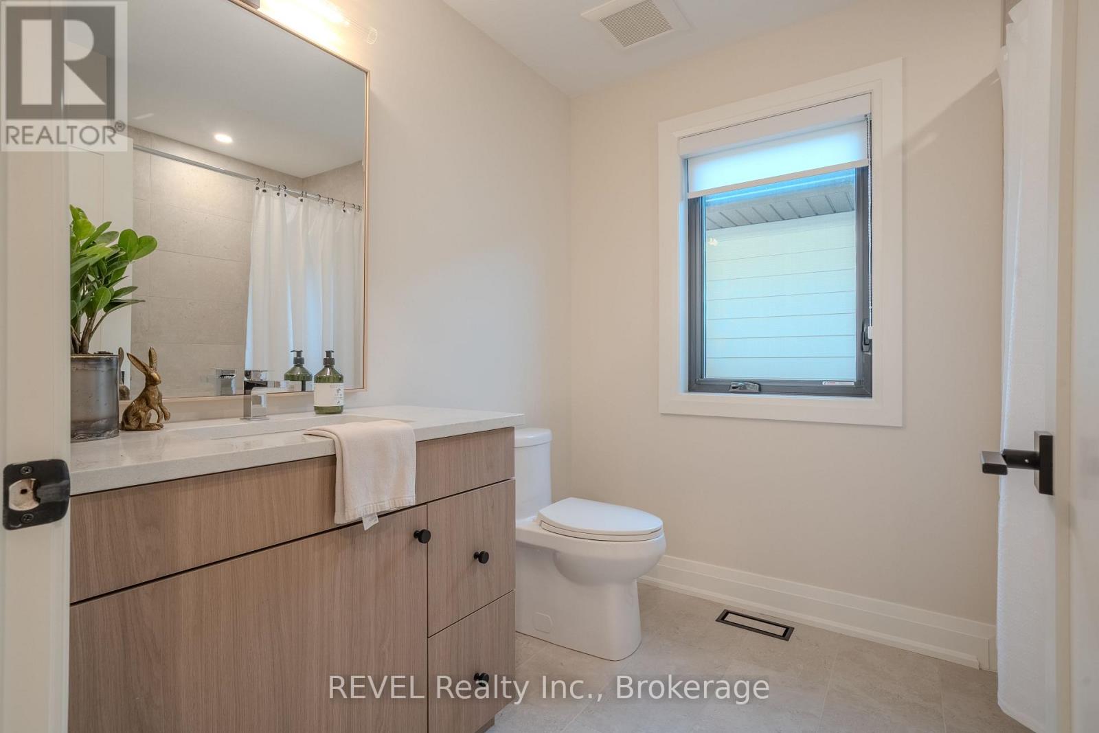 21 Arsenault Crescent, Pelham (Fonthill), Ontario  L0S 1E1 - Photo 28 - X12442291