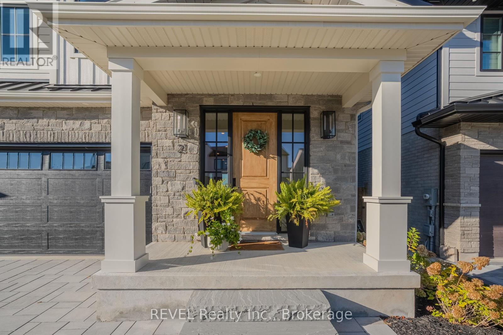 21 Arsenault Crescent, Pelham (Fonthill), Ontario  L0S 1E1 - Photo 3 - X12442291