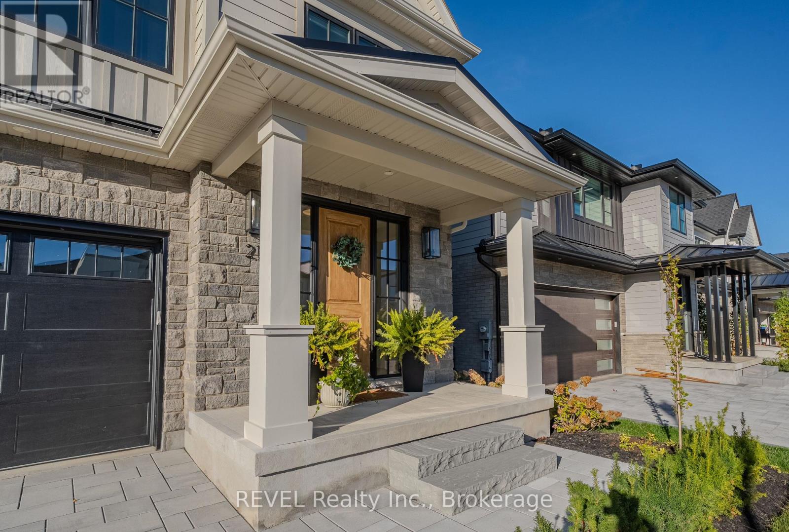 21 Arsenault Crescent, Pelham (Fonthill), Ontario  L0S 1E1 - Photo 4 - X12442291