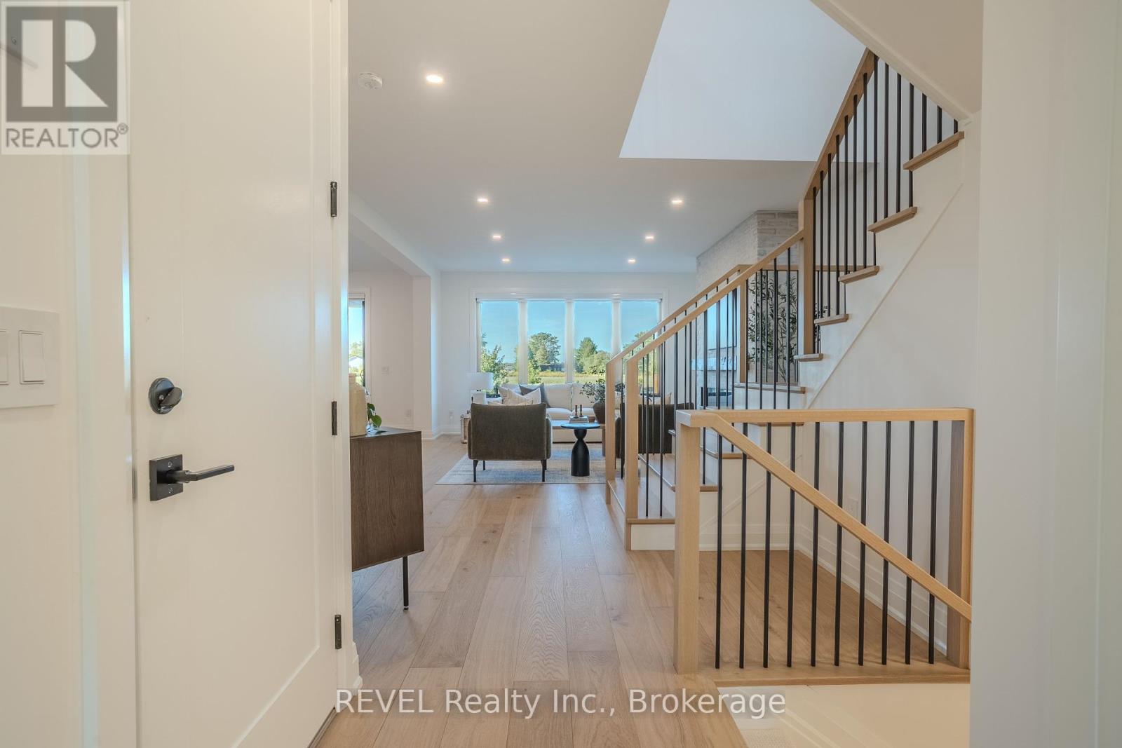 21 Arsenault Crescent, Pelham (Fonthill), Ontario  L0S 1E1 - Photo 8 - X12442291