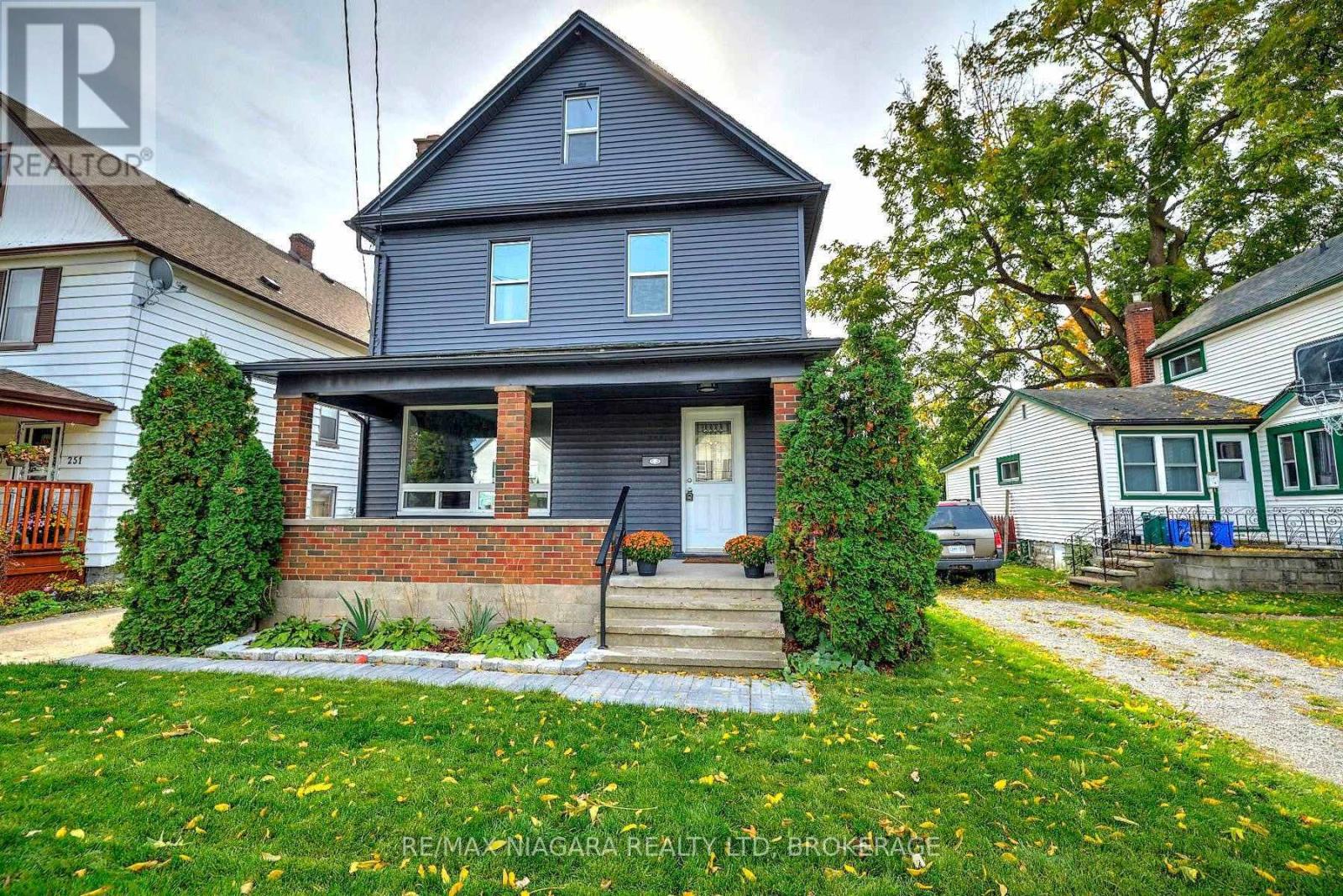 253 Dufferin Street, Fort Erie, Ontario  L2A 2T7 - Photo 1 - X12442333