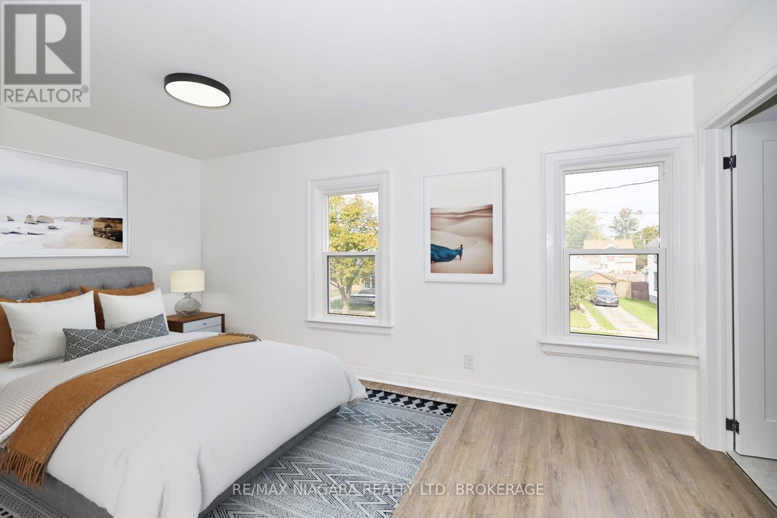 253 Dufferin Street, Fort Erie, Ontario  L2A 2T7 - Photo 11 - X12442333