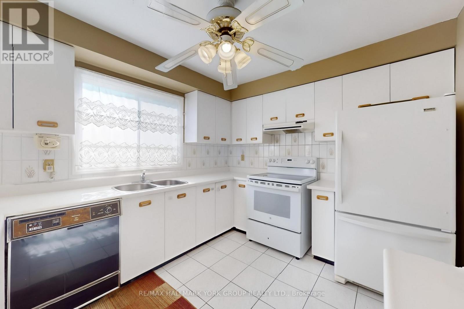 46 Finchley Circle, Markham, Ontario  L3R 8S4 - Photo 16 - N12441715