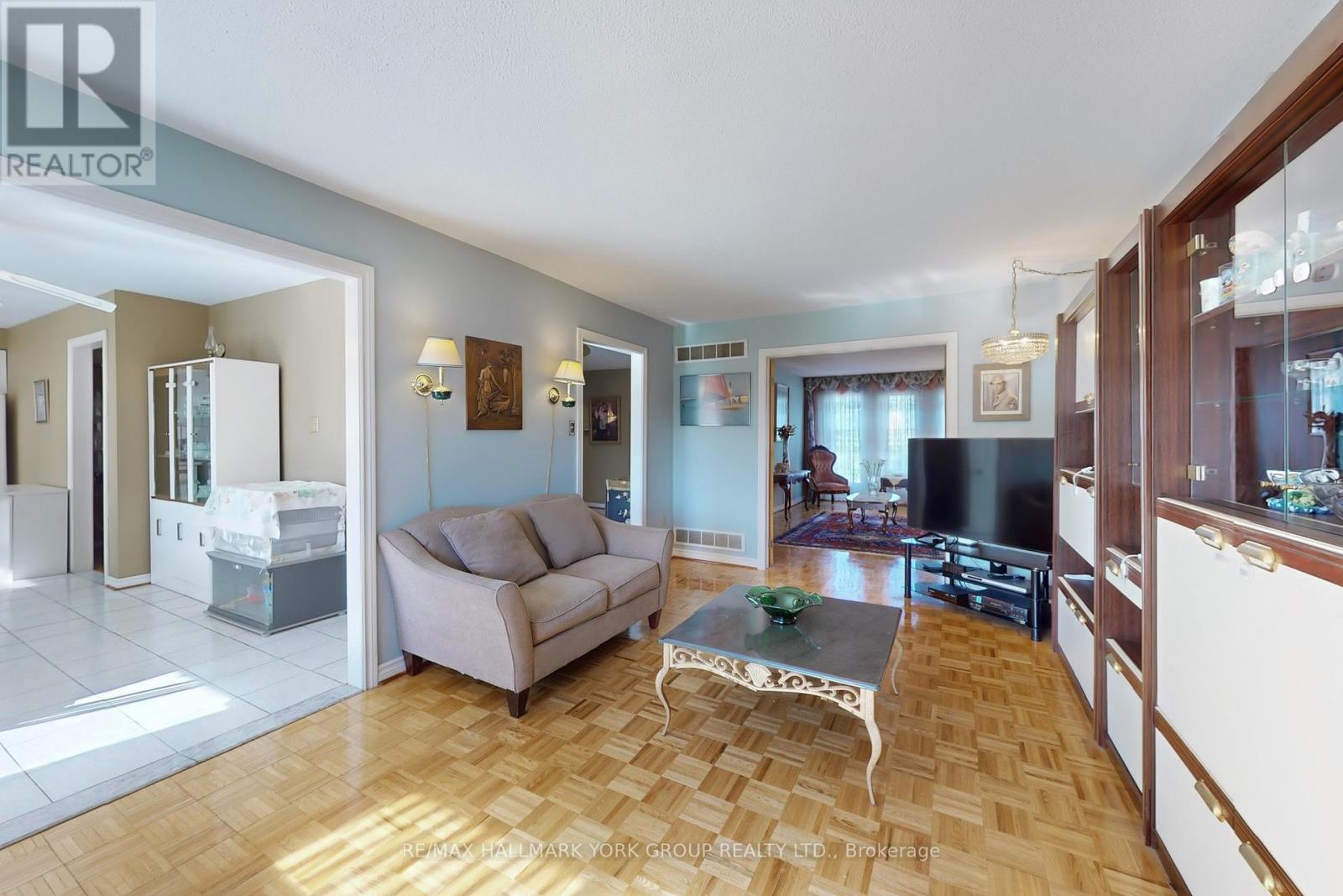 46 Finchley Circle, Markham, Ontario  L3R 8S4 - Photo 11 - N12441715