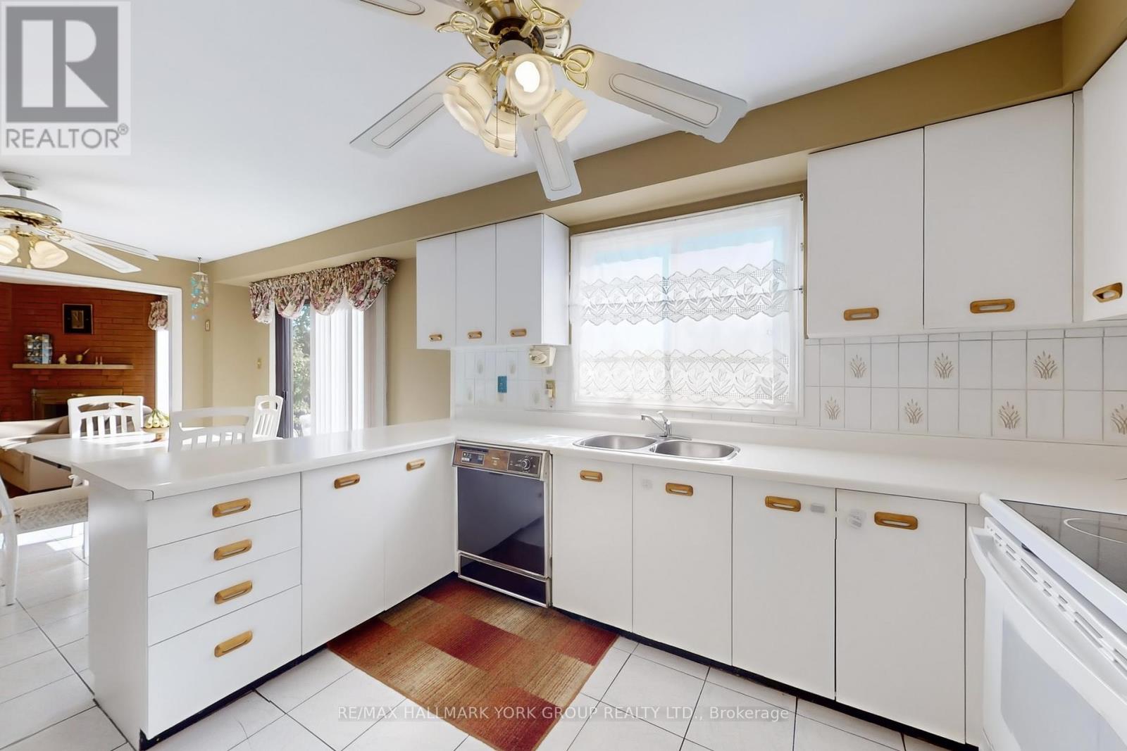 46 Finchley Circle, Markham, Ontario  L3R 8S4 - Photo 18 - N12441715