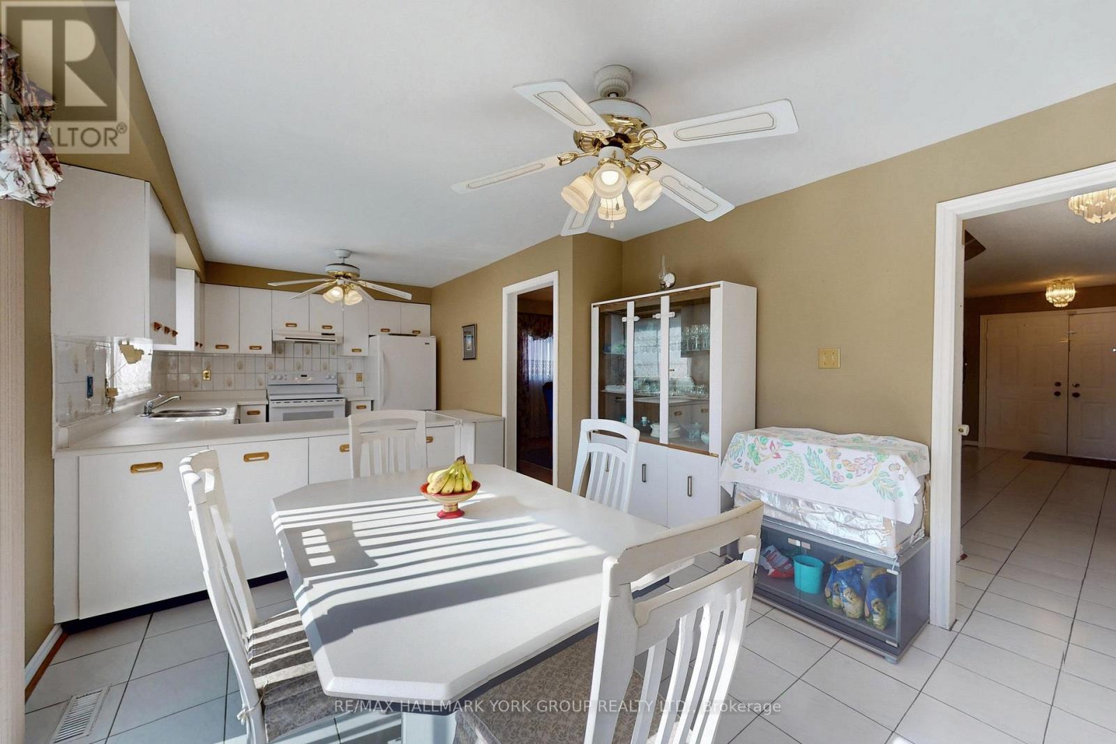46 Finchley Circle, Markham, Ontario  L3R 8S4 - Photo 14 - N12441715