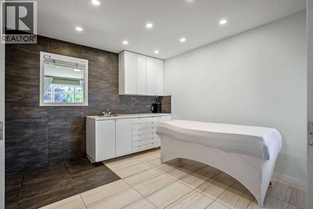 275 Cougar Plateau Way Sw, Calgary, Alberta  T3H 5S2 - Photo 10 - A2251412