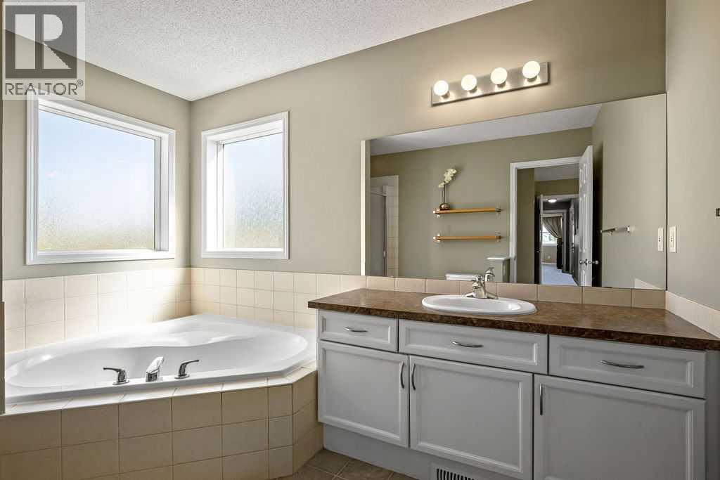 275 Cougar Plateau Way Sw, Calgary, Alberta  T3H 5S2 - Photo 17 - A2251412