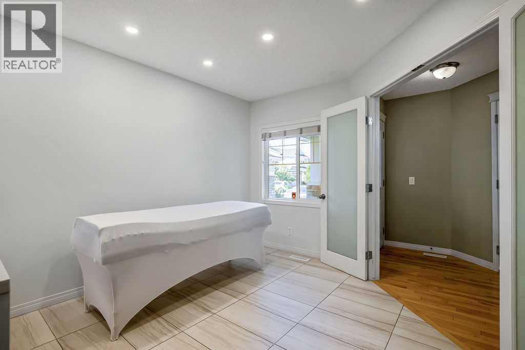 275 Cougar Plateau Way Sw, Calgary, Alberta  T3H 5S2 - Photo 11 - A2251412