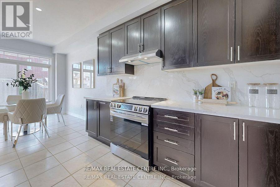 84 Betony Drive, Richmond Hill (Oak Ridges), Ontario  L4E 3N2 - Photo 10 - N12441799