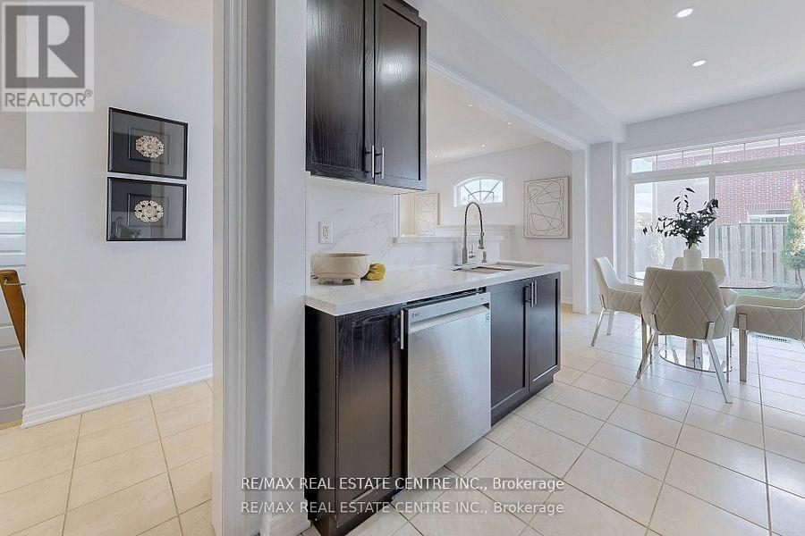 84 Betony Drive, Richmond Hill (Oak Ridges), Ontario  L4E 3N2 - Photo 12 - N12441799