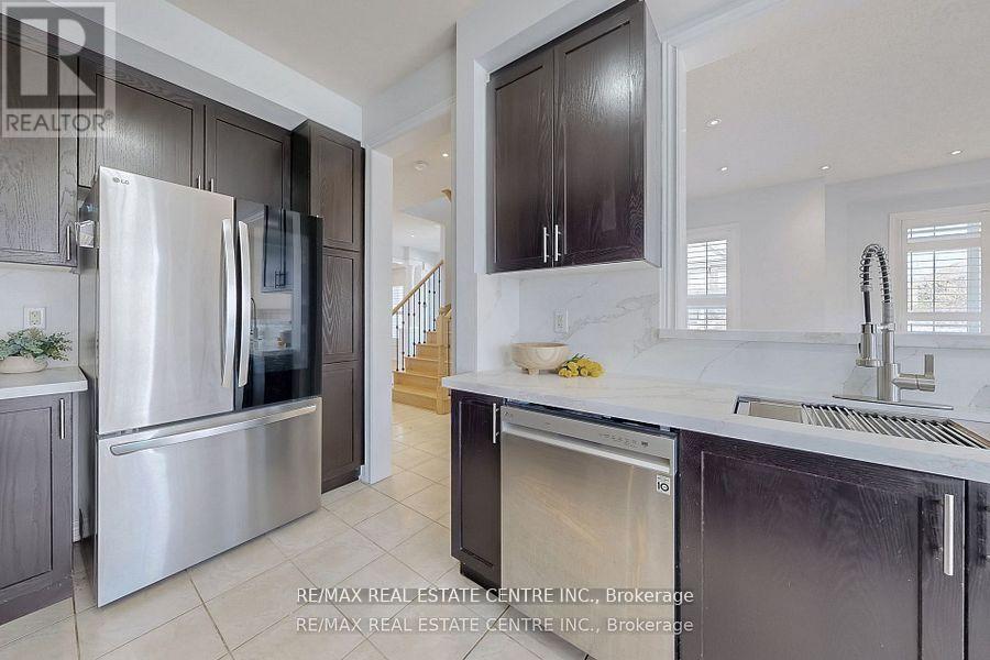 84 Betony Drive, Richmond Hill (Oak Ridges), Ontario  L4E 3N2 - Photo 13 - N12441799