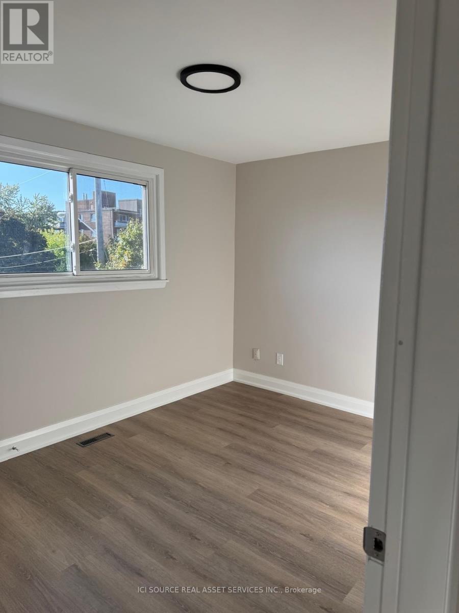 Upper - 34 Rita Drive, Toronto, Ontario  M3L 2G6 - Photo 12 - W12442139