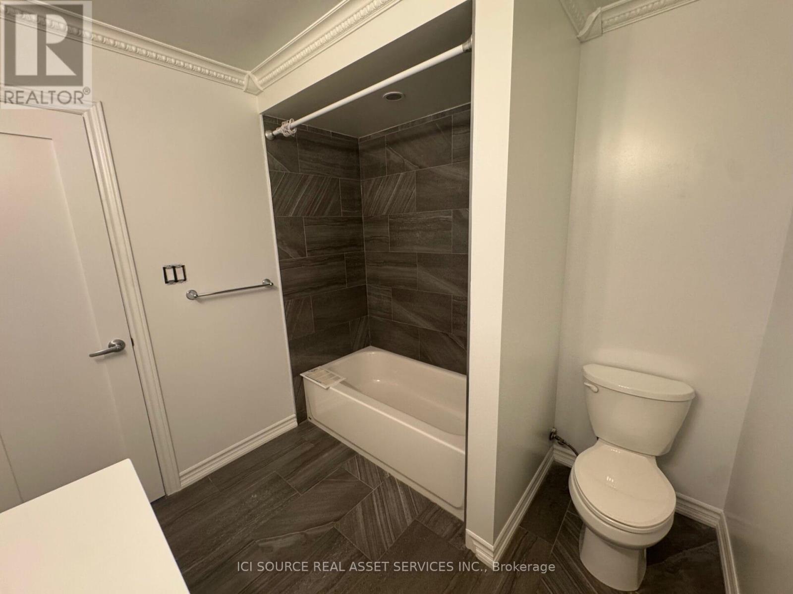 Upper - 34 Rita Drive, Toronto, Ontario  M3L 2G6 - Photo 14 - W12442139
