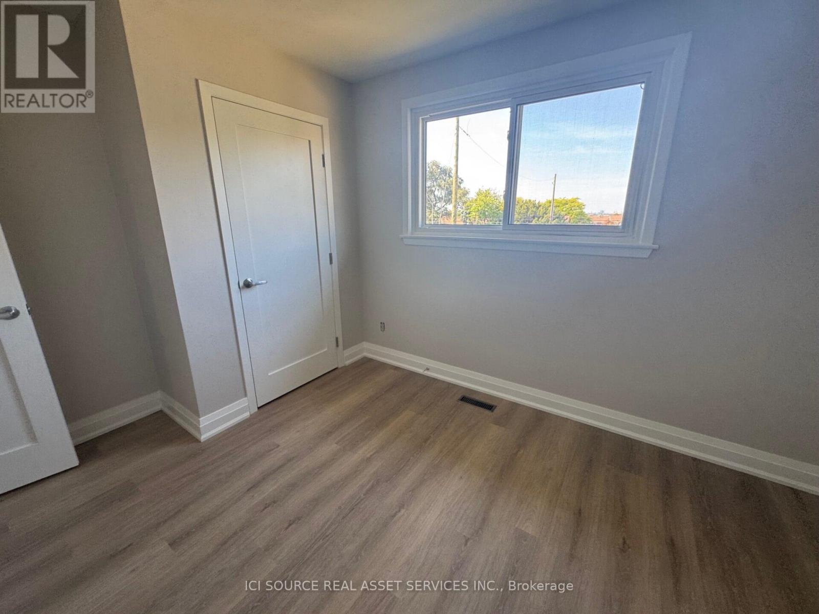 Upper - 34 Rita Drive, Toronto, Ontario  M3L 2G6 - Photo 23 - W12442139